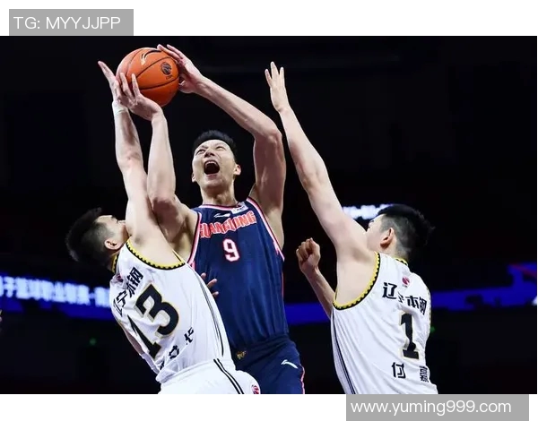 CBA精彩对决广东队与辽宁队激烈比赛瞬间回顾图片合集 CBA精彩对决广东队与辽宁队激烈比赛瞬间回顾图片合集